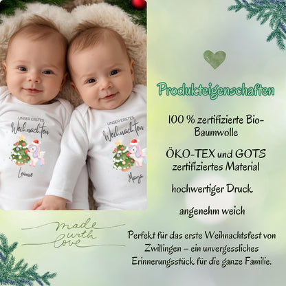 Unser erstes Weihnachten Zwillinge – ein Body voller Liebe und Erinnerungen. Dieser personalisierte Weihnachtsbody besteht aus Bio-Baumwolle, ist kuschelweich, nachhaltig und mit Namen bedruckbar. Ideal für Fotos, Feiern oder als Geschenk für Eltern. Ein emotionales Weihnachtsoutfit, das doppelte Freude schenkt – für Babys erstes gemeinsames Weihnachtsfest und unvergessliche Momente. Der Babybody „Unser erstes Weihnachten Zwillinge“ ist das ideale Weihnachtsoutfit für Babys. Body Zwillinge
