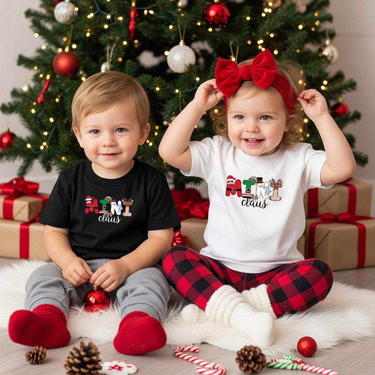 Weihnachtspullover mit bunten Buchstaben für die ganze Familie – personalisierbar mit „Papa Claus“, „Mama Claus“, „Mini Claus“ u.a. Ideal als Familienoutfit zu Weihnachten, Geschwister-Outfit oder Matching-Look für Heiligabend. Perfekt für Weihnachtsfotos, festliche Anlässe oder als Geschenkidee. Liebevoll gestaltetes Design mit Rentier, Schneemann, Weihnachtsmann und Details auf – für Eltern Kinder und Babys. Partnerlook Weihnachten, Familienlook Weihnachten personalisierbares Weihnachtsoutfit.