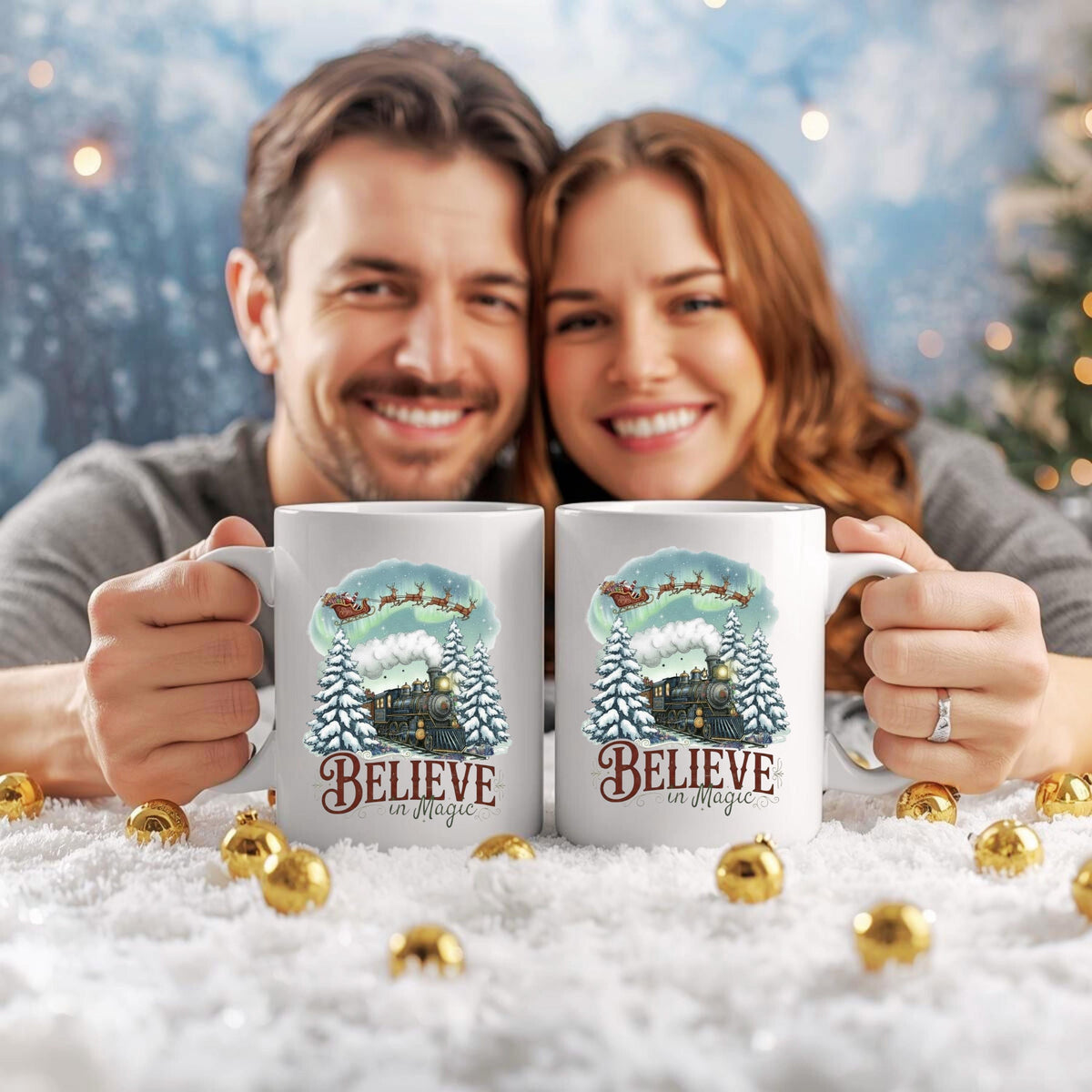 Weihnachtstasse mit nostalgischem Zug, Weihnachtsmann im Schlitten und verschneiten Tannenbäumen, Keramiktasse mit liebevollem Weihnachtsmotiv, Geschenkidee Weihnachten für Frauen, Männer, Freunde und Familie, hochwertiger Winterbecher Believe in Magic, ideal als kleines Weihnachtsgeschenk, Nikolaustasse oder festlicher Kaffee- & Teebecher, spülmaschinenfest, mikrowellengeeignet und mit langlebigem Druck für die Weihnachtszeit. Weihnachtstasse mit Zug, Weihnachtsgeschenk Tasse Keramikbecher