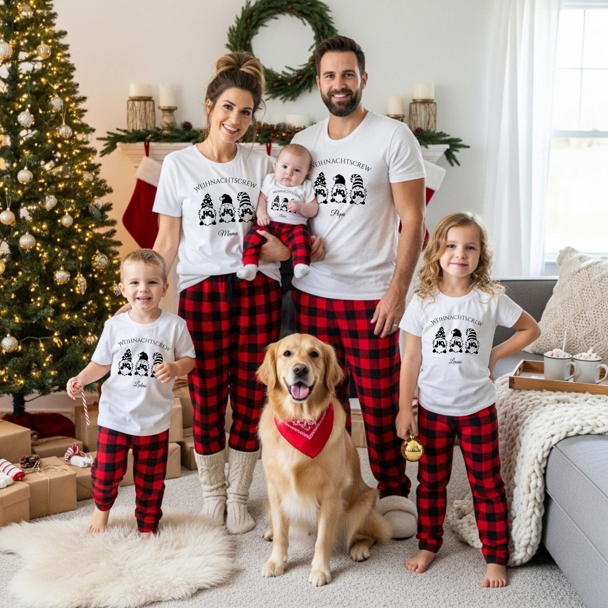 Personalisierter Weihnachtspullover Familie mit Wichtelmotiv und Schriftzug „Weihnachtscrew“. Festlicher Partnerlook für Eltern, Kinder und Babys, ideal für Familienfotos, Heiligabend oder gemütliche Feiertage. Das liebevolle Design mit Weihnachtswichteln steht für Zusammenhalt und Weihnachtsfreude. Perfektes Familienoutfit oder Geschenkidee zu Weihnachten egal ob für Mama Papa oder Geschwister. Bringt festliche Stimmung und ein Lächeln auf jedes Weihnachtsfoto Weihnachtspullover Familienoutfit