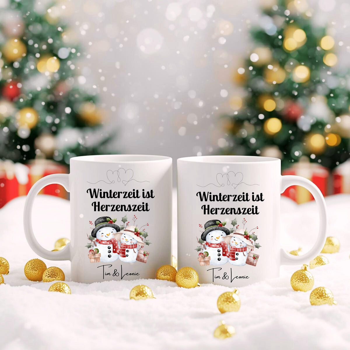Personalisierte Weihnachtstasse mit Spruch „Winterzeit ist Herzenszeit“ und niedlichem Schneemann-Paar Motiv. Geschenkidee Weihnachten für Paare, Partner, Freundin oder Freund. Wintertasse mit Namen individuell personalisierbar. Keramiktasse Weihnachten für Verliebte oder als romantisches Weihnachtsgeschenk. Lustige Pärchentasse für die Adventszeit, ideal auch als Wichtelgeschenk oder kleine Aufmerksamkeit für den Lieblingsmenschen.