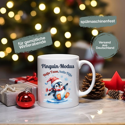 Lustige Weihnachtstasse mit Spruch „Heiße Tasse, kalte Flosse“ und Pinguin-Motiv – witziger Winterbecher als Geschenkidee Weihnachten für Kollegin, Freund, Freundin oder Familie. Ideal als Wichtelgeschenk, kleines Weihnachtsgeschenk oder Kaffeetasse mit Humor für die Adventszeit. Robuste Keramiktasse mit beidseitigem Druck, hochwertig bedruckt in Deutschland. Perfekt für Tee, Kaffee oder Glühwein – Geschenk Weihnachten, Tasse mit Spruch, Wintertasse, Tasse Pinguin, Weihnachtsbecher lustig.