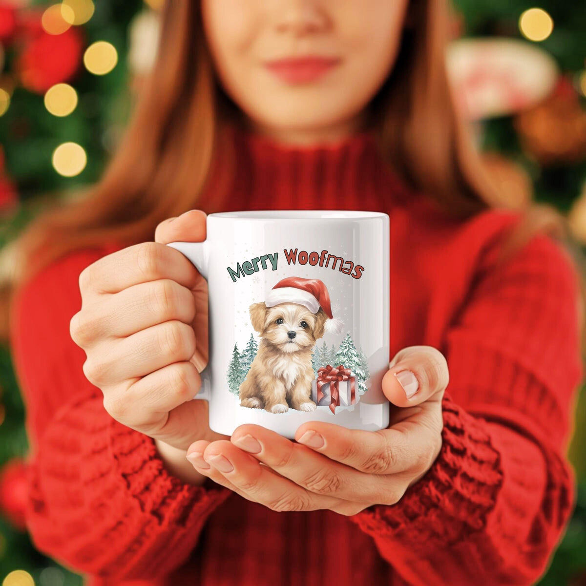Lustige Weihnachtstasse mit Hund und Spruch „Merry Woofmas“ – perfekte Geschenkidee für Hundefreunde, Hundeeltern oder Tierliebhaber zu Weihnachten. Hochwertiger Keramikbecher mit süßem Hundemotiv und Weihnachtsmütze – ideal als Wintertasse für Kaffee, Tee oder Kakao. Tasse als liebevolles Weihnachtsgeschenk für Kollegin, Freundin, Familie oder als Wichtelgeschenk. Spülmaschinenfest und nachhaltig in Deutschland bedruckt – ideal für Hundebesitzer:innen mit Humor. Tasse Hundliebhaber Hundefans