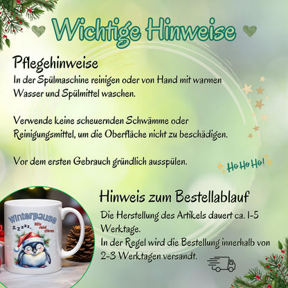 Lustige Weihnachtstasse mit Pinguinmotiv und Spruch „Winterpause – Bitte nicht stören“ – perfektes Geschenk für Kollegen, Freund, Freundin oder Familie zu Weihnachten. Der schläfrige Pinguin mit Weihnachtsmütze und heißem Getränk bringt Ruhe in jede Kaffeepause. Hochwertige Keramiktasse für festliche Jahreszeit. Ideal als Nikolausgeschenk, Wichtelgeschenk, kleines Weihnachtsgeschenk oder humorvolle Aufmerksamkeit für Homeoffice, Büro oder Sofa-Zeit. Perfekt für Kaffee, Tee oder heiße Schokolade.