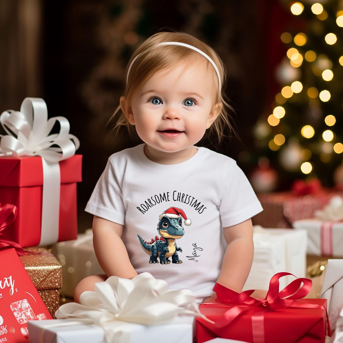 Personalisierter Weihnachtspullover Kinder Dino Motiv – Weihnachtsoutfit Junge Mädchen, Geschwister Outfit Weihnachten, Dinosaurier Pullover, Shirt oder Body mit Namen. Geschenkidee Weihnachten Kinder, kuscheliger Winterpullover nachhaltig bedruckt. Perfekt für Kindergarten, Familienfotos und festliche Tage. Kinder Weihnachtspulli Dino personalisiert – Weihnachtsgeschenk für Dino-Fans und Geschwister. Weihnachtspullover Kinder personalisiert Weihnachtsoutfit Junge Mädchen Kinder Weihnachtspulli