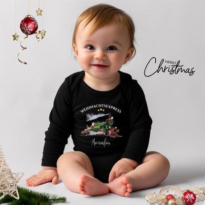 Personalisierter Weihnachtspullover mit Weihnachtszug für Kinder und Babys – erhältlich als Pullover, T-Shirt oder Babybody (kurzarm oder langarm). Ideal als Geschenk zu Weihnachten für Jungen und Mädchen oder als festliches Geschwister-Outfit. Das liebevoll gestaltete Motiv zeigt eine Lokomotive mit Geschenken, Tannenbaum und Sternen. Perfekt für Weihnachtsfotos, den Besuch bei Oma, Baby Weihnachten Outfit oder Partnerlook für Geschwister im Winter.