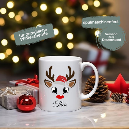 Weihnachtstasse mit Rentier und Namen personalisierbar – perfekte Geschenkidee für Freundin, Partner, Kind oder Familienmitglied. Die Tasse zeigt ein süßes Rentier mit Schleife oder Weihnachtsmütze und kann individuell mit einem Wunschnamen gestaltet werden. Ideal als kleines Weihnachtsgeschenk, Wichtelgeschenk oder Nikolauspräsent. Hochwertige Keramiktasse mit festlichem Design, langlebigem Druck und ideal für Kaffee, Tee, Kakao oder Punsch – für festliche Wintermomente mit persönlicher Note.