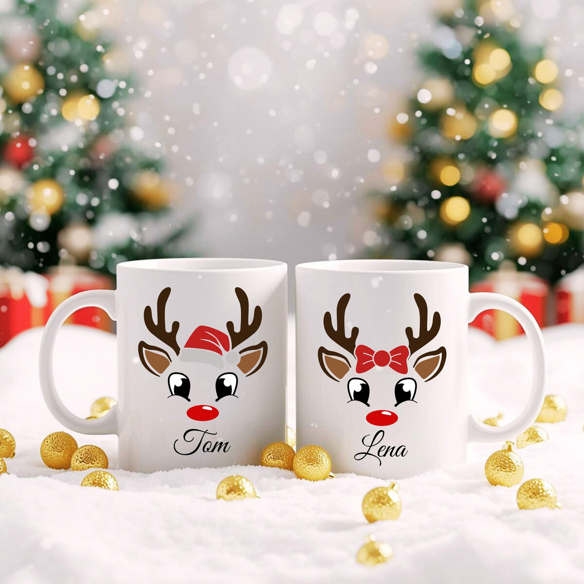 Weihnachtstasse mit Rentier und Namen personalisierbar – perfekte Geschenkidee für Freundin, Partner, Kind oder Familienmitglied. Die Tasse zeigt ein süßes Rentier mit Schleife oder Weihnachtsmütze und kann individuell mit einem Wunschnamen gestaltet werden. Ideal als kleines Weihnachtsgeschenk, Wichtelgeschenk oder Nikolauspräsent. Hochwertige Keramiktasse mit festlichem Design, langlebigem Druck und ideal für Kaffee, Tee, Kakao oder Punsch – für festliche Wintermomente mit persönlicher Note.