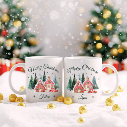 Personalisierte Weihnachtstasse mit Weihnachtsdorf-Motiv, dekoriert mit verschneiten Häusern, Tannenbäumen, rotem Auto und dem Schriftzug „Merry Christmas“. Unten lässt sich der Name individuell einfügen. Die festliche Keramiktasse ist ideal als Weihnachtsgeschenk für Familie, Freunde oder Kolleg:innen. Perfekt geeignet als Wichtelgeschenk, Geschenkidee für die Adventszeit oder als liebevoll gestalteter Winterbecher mit Namenspersonalisierung, für festliche Momente mit Herz und Stil.