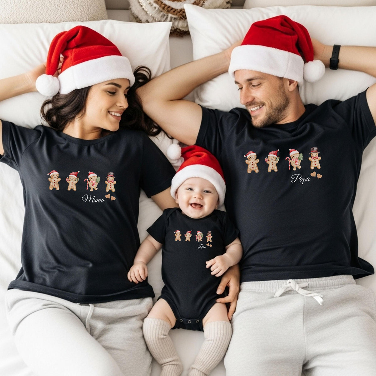 Personalisiertes Weihnachtsoutfit für Familien mit süßem Lebkuchen-Motiv – als Weihnachtspullover, T-Shirt oder Body für Kinder, Babys und Eltern. Ideal als Partnerlook zu Weihnachten, für Familienfotos, Geschwister-Outfits oder als Geschenkidee. Liebevoll gestaltetes Weihnachtsdesign mit Lebkuchenmännchen, perfekt für festliche Momente, Heiligabend oder Feiertage. Ein kuscheliges Highlight für alle die Weihnachten gemeinsam und mit Herz feiern Weihnachtspullover Familie Lebkuchen Familienoutfit
