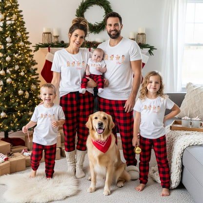 Personalisiertes Weihnachtsoutfit für Familien mit süßem Lebkuchen-Motiv – als Weihnachtspullover, T-Shirt oder Body für Kinder, Babys und Eltern. Ideal als Partnerlook zu Weihnachten, für Familienfotos, Geschwister-Outfits oder als Geschenkidee. Liebevoll gestaltetes Weihnachtsdesign mit Lebkuchenmännchen, perfekt für festliche Momente, Heiligabend oder Feiertage. Ein kuscheliges Highlight für alle die Weihnachten gemeinsam und mit Herz feiern Weihnachtspullover Familie Lebkuchen Familienoutfit