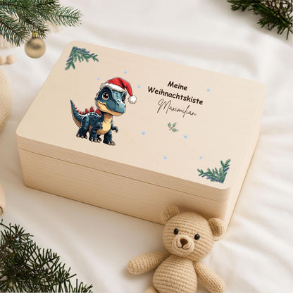 Geschenkbox Weihnachten aus Holz mit Namen – personalisierte Weihnachtskiste als Adventskalender, Aufbewahrungsbox oder Geschenkverpackung für Kinder und Erwachsene. Nachhaltig hergestellt und mit Liebe gestaltet, eignet sich die Holzkiste perfekt zum Befüllen mit Plätzchen, Schokolade oder kleinen Geschenken. Ob für Familie, Freunde oder Kollegen – diese dekorative Weihnachtsbox ist ein Highlight in jeder Weihnachtszeit und eine wertvolle Erinnerung für viele Feste.