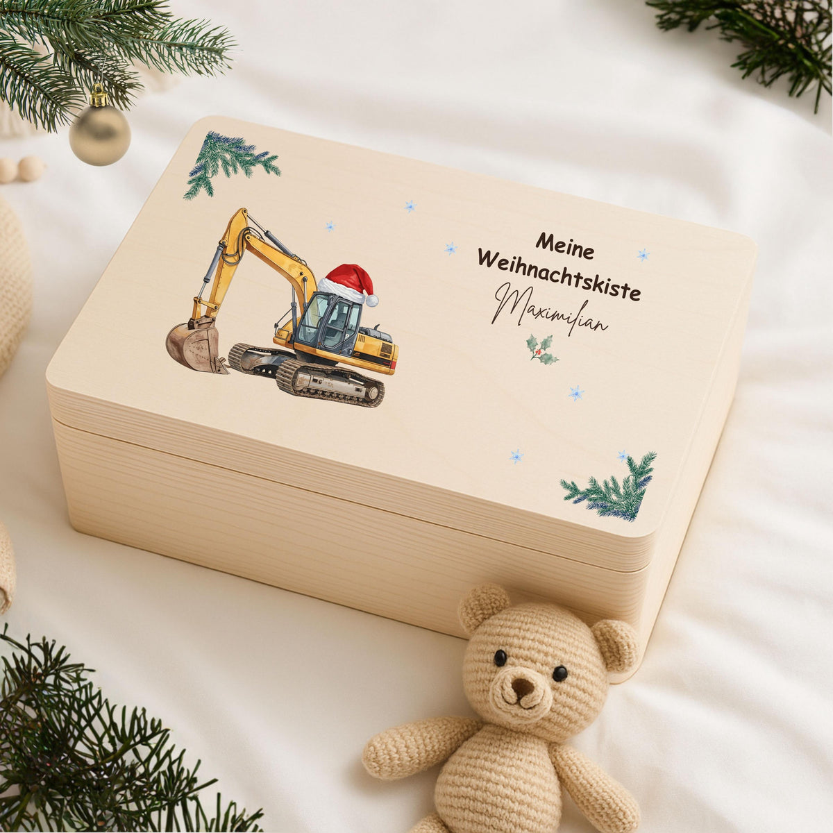 Weihnachtsbox Holz personalisiert – elegante Holzkiste Weihnachten mit Namen, perfekt als Geschenkverpackung, Adventskiste oder DIY-Adventskalender zum Befüllen. Diese hochwertige Geschenkbox ist nachhaltig produziert, robust und ideal für kleine Geschenke, Leckereien oder persönliche Überraschungen. Ob für Kinder, Eltern oder Freunde – eine stilvolle, wiederverwendbare Weihnachtskiste aus Holz, die Freude schenkt und Erinnerungen schafft. Einzigartiges Weihnachtsgeschenk mit persönlicher Note.