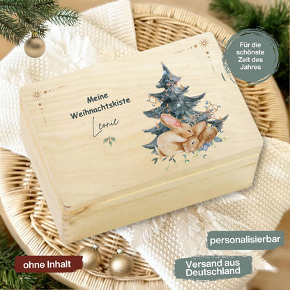 Personalisierte Weihnachtskiste aus Holz mit Namen – nachhaltige Geschenkbox Weihnachten für Kinder, Eltern oder Paare. Perfekt als Adventskiste, DIY-Adventskalender oder Weihnachtsgeschenkbox zum Befüllen mit Süßigkeiten, Plätzchen oder kleinen Überraschungen. Diese hochwertige Holzkiste Weihnachten ist individuell bedruckt,stabil und dekorativ eine vielseitige Geschenkverpackung und liebevolle Idee für die ganze Familie. Ideal auch als Aufbewahrungsbox oder festliche Dekoration zur Adventszeit