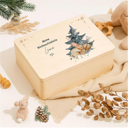 Personalisierte Weihnachtskiste aus Holz mit Namen – nachhaltige Geschenkbox Weihnachten für Kinder, Eltern oder Paare. Perfekt als Adventskiste, DIY-Adventskalender oder Weihnachtsgeschenkbox zum Befüllen mit Süßigkeiten, Plätzchen oder kleinen Überraschungen. Diese hochwertige Holzkiste Weihnachten ist individuell bedruckt,stabil und dekorativ eine vielseitige Geschenkverpackung und liebevolle Idee für die ganze Familie. Ideal auch als Aufbewahrungsbox oder festliche Dekoration zur Adventszeit