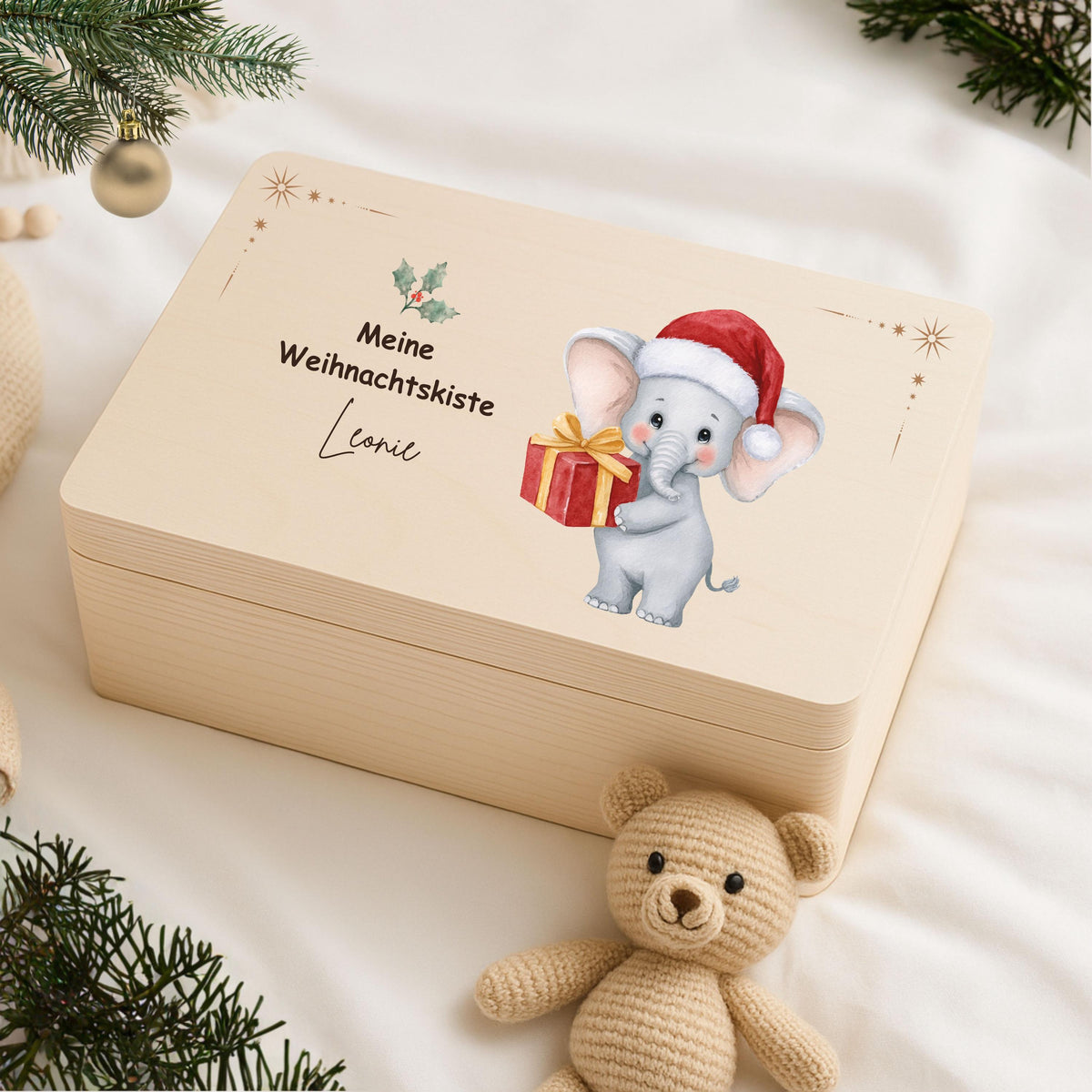 Personalisierte Weihnachtskiste aus Holz mit Namen – nachhaltige Geschenkbox Weihnachten für Kinder, Familie oder Partner. Ideal als Adventskiste, Weihnachtsüberraschung oder DIY-Adventskalender zum Befüllen. Diese Holzkiste Weihnachten ist hochwertig verarbeitet, individuell bedruckt und perfekt als Geschenkidee zu Weihnachten, für Nikolaus oder als dekorative Aufbewahrungsbox. Eine stilvolle Weihnachtsgeschenkverpackung mit persönlicher Note.