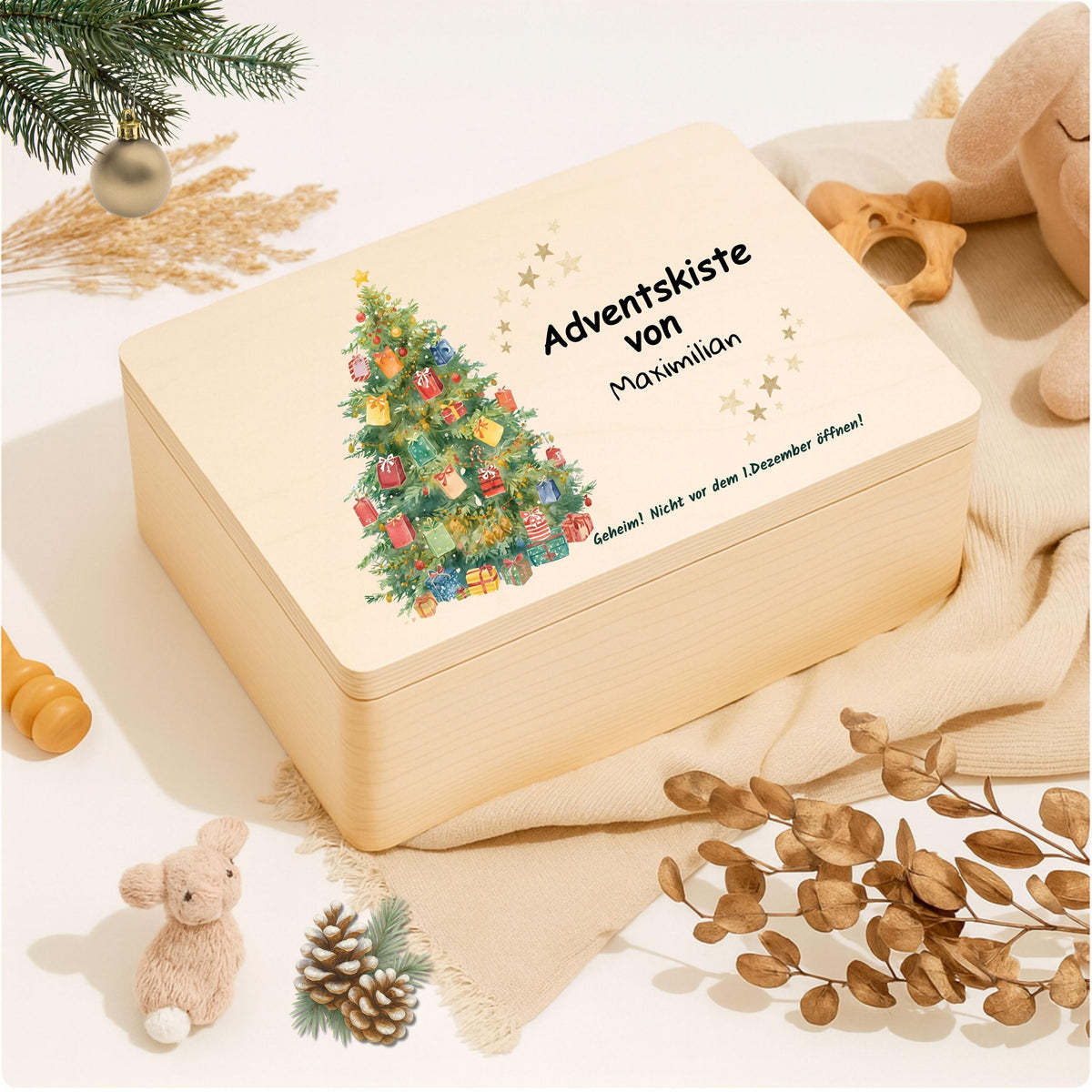 Personalisierte Adventskiste aus Holz mit Namen – hochwertige Holzkiste Weihnachten zum Befüllen mit 24 kleinen Geschenken, Süßigkeiten oder Botschaften. Diese Adventskalender-Holzbox ist ohne Inhalt und perfekt als DIY Adventskalender, Geschenkverpackung oder Weihnachtskiste. Ideal als nachhaltige Geschenkidee Weihnachten für Familie, Kinder oder Freunde. Liebevoll gestaltet, wiederverwendbar und dekorativ – ein besonderes Highlight für die Adventszeit.