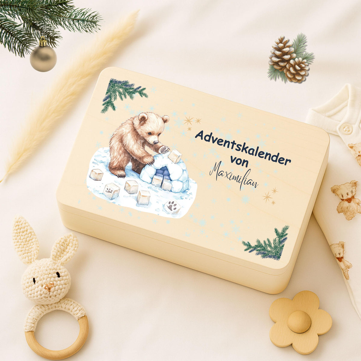Adventskalender Holzbox personalisiert – liebevoll bedruckte Holzkiste Weihnachten mit Namen, ideal zum Selbstbefüllen. Diese DIY Adventskiste ohne Inhalt ist perfekt für Kinder, Familie oder Freunde als kreative Geschenkidee Weihnachten. Nachhaltig gefertigt, langlebig und vielseitig nutzbar – ob als Aufbewahrungsbox, Adventsdekoration oder personalisierte Geschenkverpackung für 24 kleine Überraschungen. Geschenkbox Adventskalender personalisiert Holzkiste mit Namen
