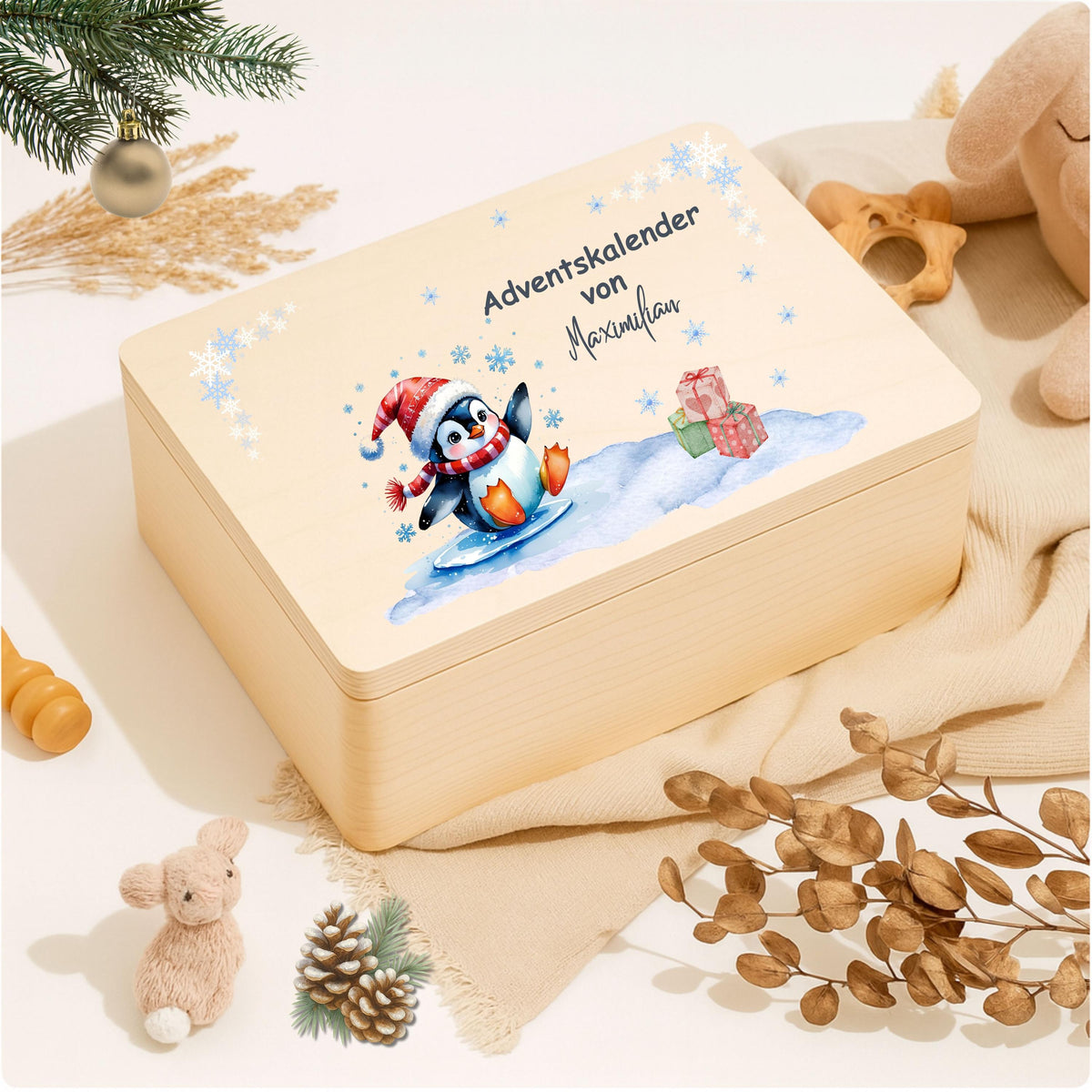 Personalisierte Adventskiste aus Holz mit Namen – hochwertige DIY Adventskalender-Holzkiste Weihnachten zum Selbstbefüllen. Diese nachhaltige Holzbox ohne Inhalt ist ideal für 24 kleine Geschenke, Süßigkeiten, Briefe oder Deko. Perfekt als kreative Geschenkidee Weihnachten für Kinder, Eltern oder Partner. Die Adventskiste Holz personalisiert verbindet Stil, Nachhaltigkeit und persönliche Note. Wiederverwendbar, langlebig und liebevoll ein einzigartiges Weihnachtsgeschenk mit Erinnerungswert.