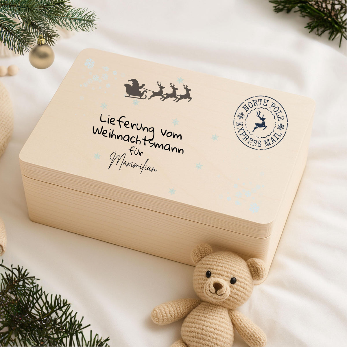 Personalisierte Lieferung-vom-Weihnachtsmann-Holzkiste aus hochwertigem Holz, ideal als Geschenkbox Weihnachten oder Adventskiste mit Namen. Perfekt zum Befüllen für Kinder, Eltern oder Freunde. Diese Weihnachtskiste mit Gravur „Lieferung vom Weihnachtsmann“ ist eine besondere Idee, um Geschenke stilvoll zu verpacken. Nachhaltige Holzkiste Weihnachten mit nostalgischem Design – ideal für Weihnachtsüberraschungen, Geschenke unter dem Baum oder als Dekoration in der Adventszeit.