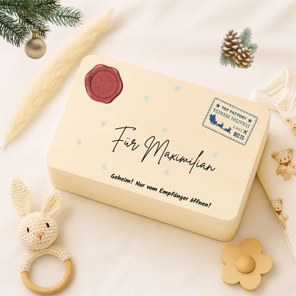 Weihnachtspost vom Nordpol – personalisierte Holzkiste mit Namen als originelle Geschenkbox Weihnachten. Diese Holz Adventskiste bietet Platz für Geschenke, Süßigkeiten oder kleine Überraschungen. Ein besonderes Weihnachtsgeschenk für Kinder oder Erwachsene, liebevoll graviert und nachhaltig gefertigt. Perfekt für alle, die eine hochwertige Weihnachtsbox aus Holz mit Namen suchen, um ihre Geschenke kreativ und festlich zu präsentieren. Weihnachtsbox Geschenkbox Adventskiste ohne Inhalt