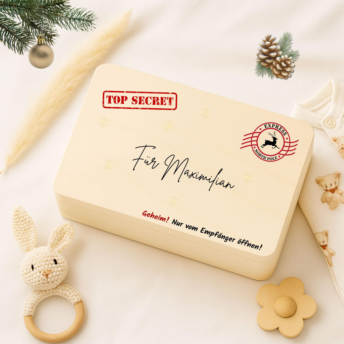 Weihnachtspost vom Nordpol – personalisierte Holzkiste mit Namen als originelle Geschenkbox Weihnachten. Diese Holz Adventskiste bietet Platz für Geschenke, Süßigkeiten oder kleine Überraschungen. Ein besonderes Weihnachtsgeschenk für Kinder oder Erwachsene, liebevoll graviert und nachhaltig gefertigt. Perfekt für alle, die eine hochwertige Weihnachtsbox aus Holz mit Namen suchen, um ihre Geschenke kreativ und festlich zu präsentieren. Weihnachtsbox Geschenkbox Adventskiste ohne Inhalt