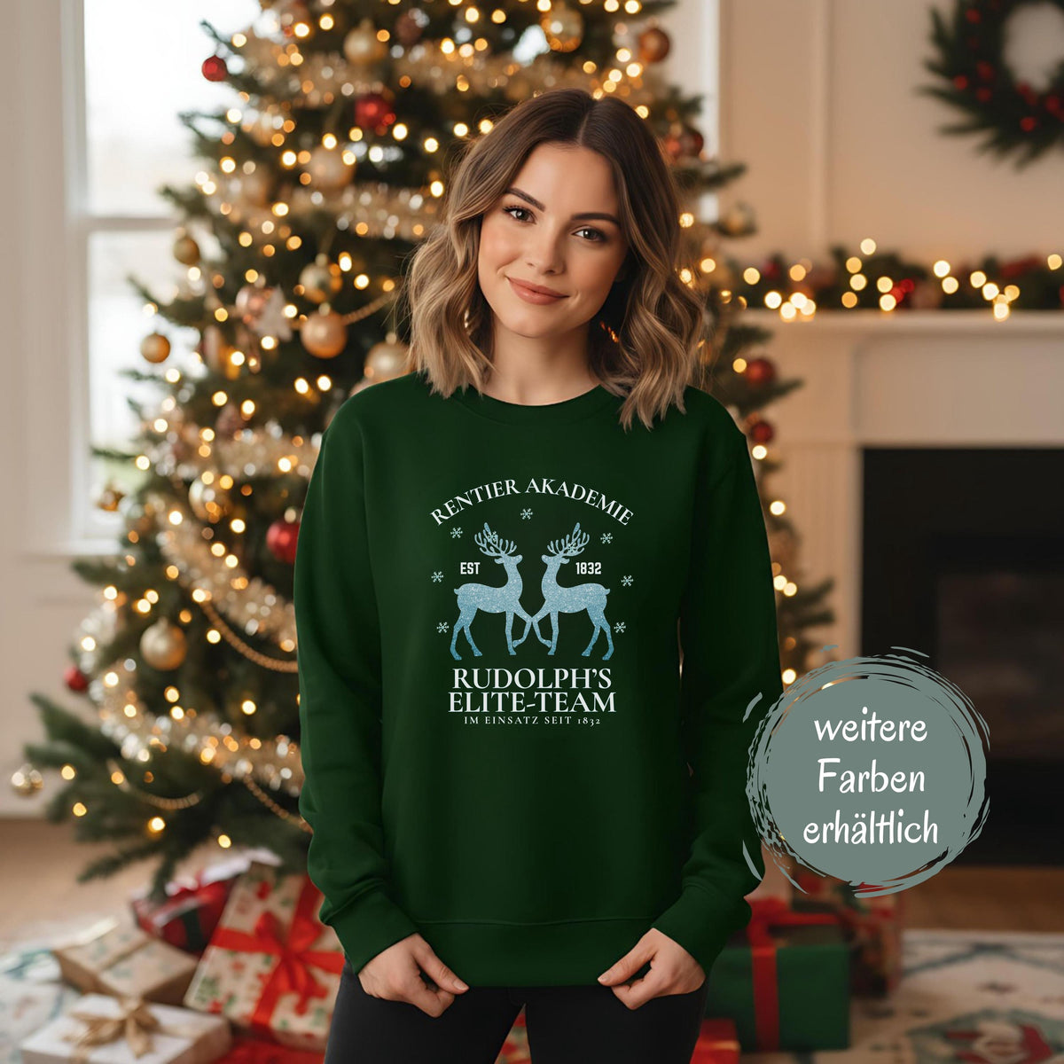 Weihnachtspullover „Rentier Akademie – Rudolph’s Elite-Team“ für Damen & Herren mit humorvollem Rentier-Motiv und Schneeflocken. Perfekter Winterpullover als Geschenkidee für Frauen und Männer, ideal für Nikolaus, Weihnachtsmarkt, Advent & Weihnachtsfeier. Witziges Weihnachtsoutfit mit Rentieren, festlich & gemütlich – ein weihnachtliches Statement-Stück für Familie, Partnerlook, Wichtelrunden oder den festlichen Abend. Für Fans von Rudolph, Rentiere & Christmas Spirit!