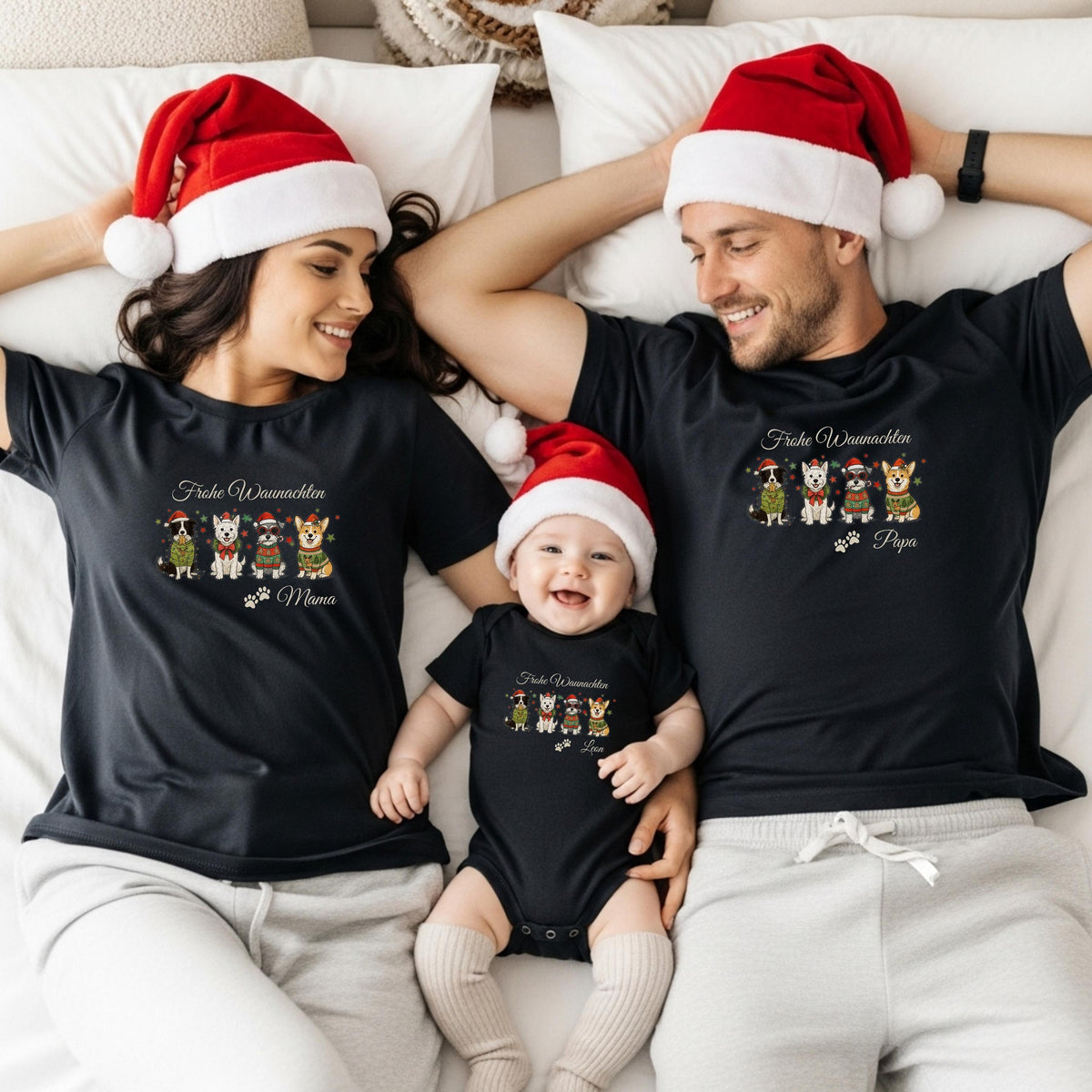 Personalisierter Weihnachtspullover mit Hunde-Motiv „Frohe Waunachten“ – ideal für Familien mit Hundeliebe. Vier niedliche Hunde in Weihnachtskleidung, ergänzt durch festliche Deko, Schriftzug und individuellen Namen. Perfektes Weihnachtsoutfit für Hundebesitzer, Eltern, Kinder und Babys im Partnerlook Weihnachten. Erhältlich als Pullover, Shirt oder Body – auch als Geschwisteroutfit Weihnachten oder Geschenk für Hundeliebhaber geeignet. Personalisiertes Familienoutfit mit Herz und Humor.