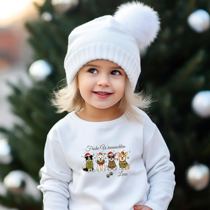 Personalisierter Weihnachtspullover mit Hunde-Motiv „Frohe Waunachten“ – ideal für Familien mit Hundeliebe. Vier niedliche Hunde in Weihnachtskleidung, ergänzt durch festliche Deko, Schriftzug und individuellen Namen. Perfektes Weihnachtsoutfit für Hundebesitzer, Eltern, Kinder und Babys im Partnerlook Weihnachten. Erhältlich als Pullover, Shirt oder Body – auch als Geschwisteroutfit Weihnachten oder Geschenk für Hundeliebhaber geeignet. Personalisiertes Familienoutfit mit Herz und Humor.