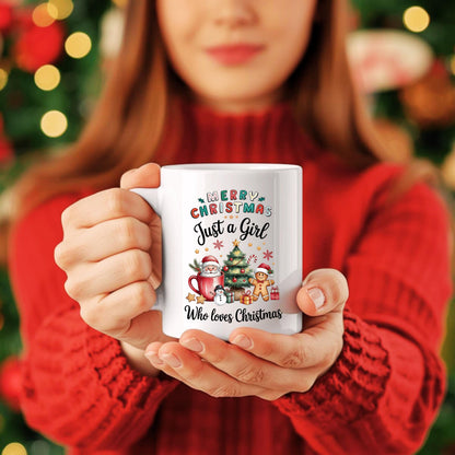 Weihnachtstasse mit Spruch „Just a Girl Who Loves Christmas“ als ideales Geschenk für Frauen, die Weihnachten lieben. Die Keramiktasse zeigt ein buntes Motiv mit Santa Claus, Tannenbaum, Geschenken, Zuckerstange und Lebkuchenmann. Perfekt als Wichtelgeschenk, Weihnachtsgeschenk für Freundin, Schwester oder Kollegin. Tasse Weihnachten Frau, Geschenkidee Weihnachten Frau, weihnachtliche Kaffeetasse für Weihnachtsfans. Spülmaschinenfest & mikrowellengeeignet – ideal für alle Christmas Girls.
