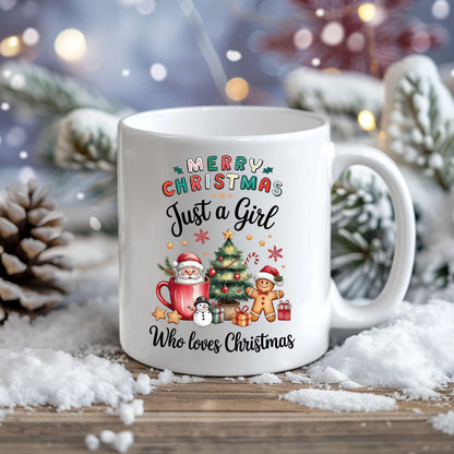 Weihnachtstasse mit Spruch „Just a Girl Who Loves Christmas“ als ideales Geschenk für Frauen, die Weihnachten lieben. Die Keramiktasse zeigt ein buntes Motiv mit Santa Claus, Tannenbaum, Geschenken, Zuckerstange und Lebkuchenmann. Perfekt als Wichtelgeschenk, Weihnachtsgeschenk für Freundin, Schwester oder Kollegin. Tasse Weihnachten Frau, Geschenkidee Weihnachten Frau, weihnachtliche Kaffeetasse für Weihnachtsfans. Spülmaschinenfest & mikrowellengeeignet – ideal für alle Christmas Girls.