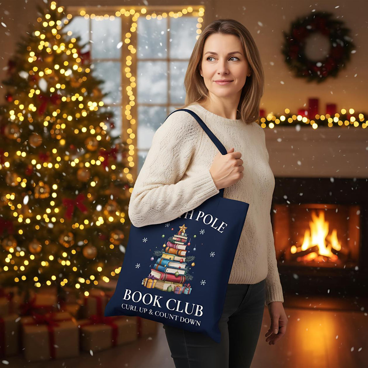 Baumwoll-Stofftasche mit weihnachtlichem Motiv: Ein Bücherbaum mit Stern und Geschenken symbolisiert den „North Pole Book Club“. Perfekt als Jutebeutel Weihnachten für Leseratten, Bücherfreunde, Bibliophile oder Buchclub-Mitglieder. Ideales Geschenk für Buchliebhaber und als nachhaltige Geschenkverpackung mit Buchthema zur Adventszeit. Baumwolltasche für Weihnachten & Buchfans. WeihnachtsStofftasche für Bücherfreunde! Der Jutebeutel ist das perfekte Geschenk für Buchliebhaber zur Adventszeit.