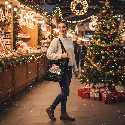 Baumwoll‑Jutebeutel mit weihnachtlichem Bücherbaum‑Motiv und Schriftzug „North Pole Book Club“. Ideal als Stofftasche Weihnachten für Leseratten, Buchliebhaber und Bibliophile – passend als Geschenk oder Einkaufstasche in der Advents‑ und Winterzeit. Hochwertige Baumwolltasche, langlebiger Druck, lange Henkel, umweltfreundlich und vielseitig nutzbar. Perfekt als Weihnachts‑Geschenktasche, Bücherbeutel oder nachhaltige Tasche mit Weihnachtsmotiv für Freunde, Familie oder für dich selbst.