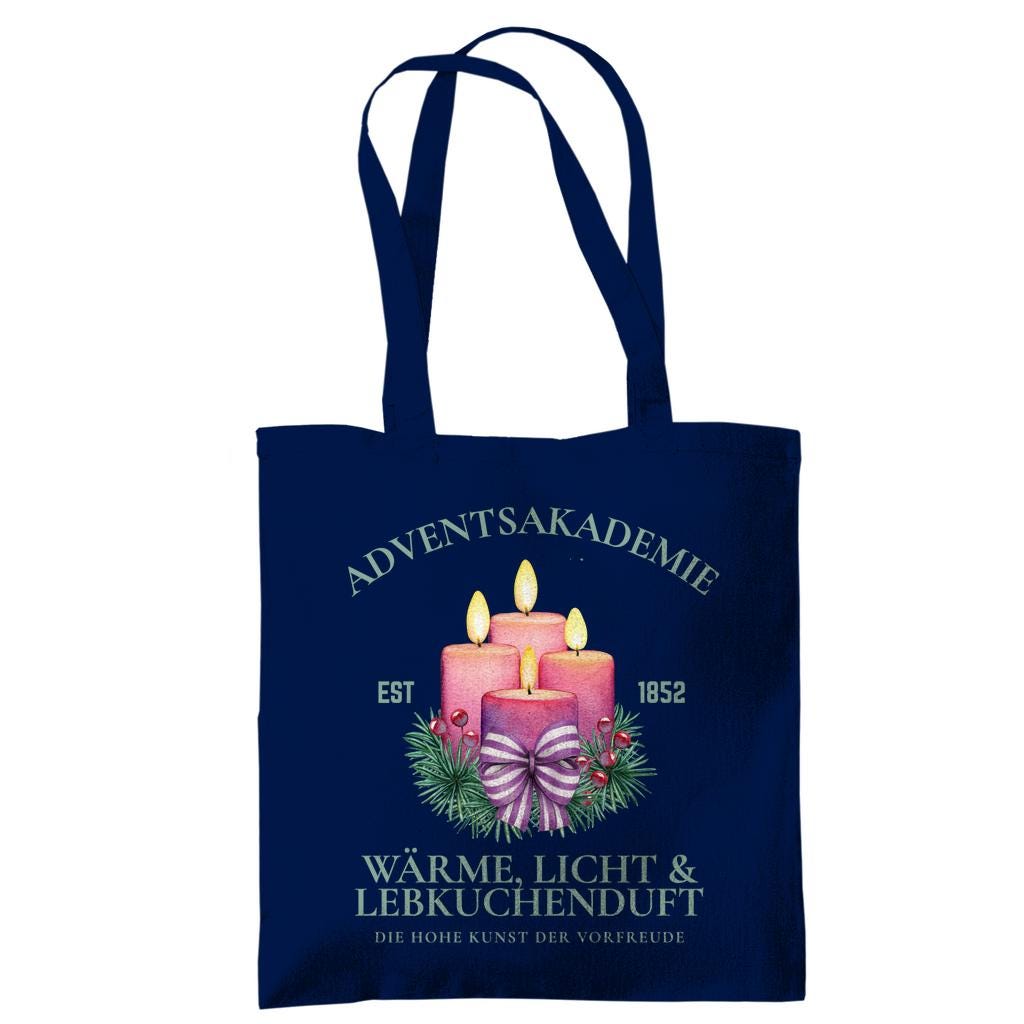 Stofftasche Weihnachten mit Motiv „Adventsakademie“ – vier brennende Kerzen mit Tannenzweigen, Beeren und Schleife auf hochwertigem Baumwoll-Jutebeutel. Ideal als Weihnachtsgeschenktasche, nachhaltige Einkaufstasche oder als Geschenkidee. Perfekt für Advent, Wintermärkte, Geschenkverpackung oder als stilvoller Shopping-Begleiter in der Weihnachtszeit. Stofftasche Weihnachten | Jutebeutel Weihnachten für Frauen Weihnachtsgeschenktasche | Einkaufstasche Weihnachtsmotiv