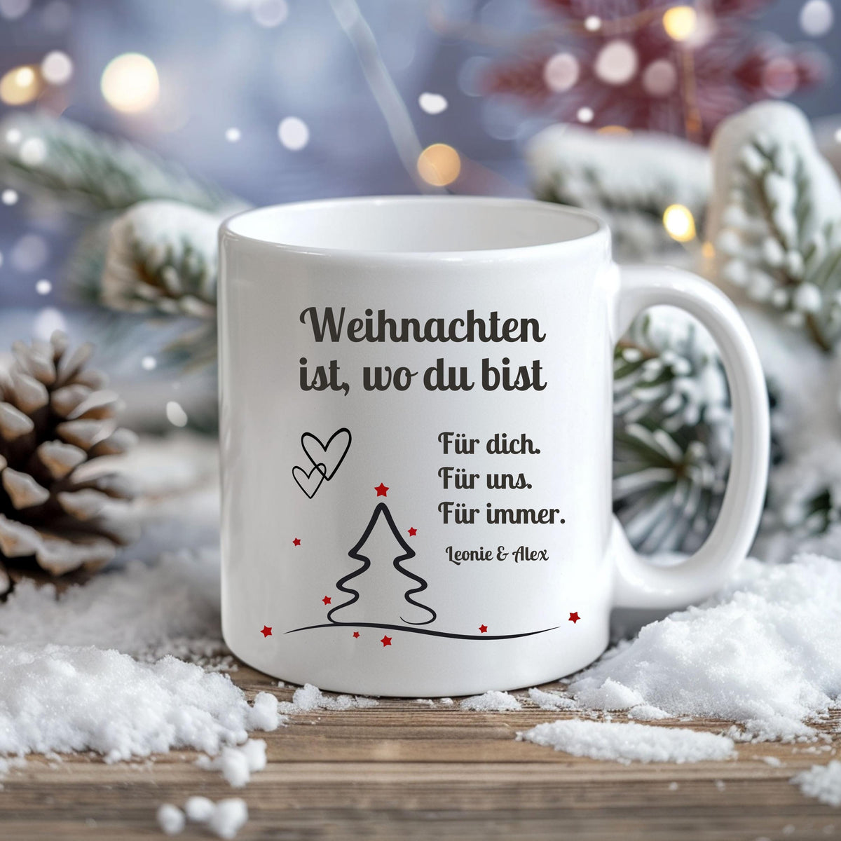 Romantische Weihnachtstasse mit Spruch „Weihnachten ist, wo du bist“ und Wunschname. Personalisierte Tasse für Paare, Partner, Freundin oder Freund. Geschenkidee Weihnachten mit Herz für Verliebte oder als liebevolle Aufmerksamkeit in der Adventszeit. Hochwertig bedruckte Keramiktasse mit modernem, schlichtem Design. Perfekt als Wichtelgeschenk, Nikolausüberraschung oder kleines Weihnachtsgeschenk mit emotionaler Botschaft.