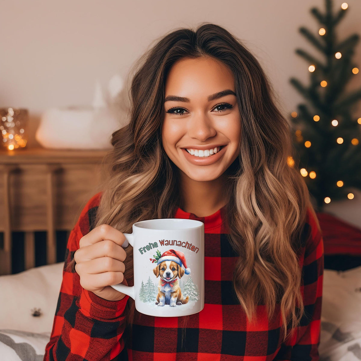 Lustige Weihnachtstasse mit Hundemotiv und Spruch „Frohe Waunachten“ – perfekt als Weihnachtsgeschenk für Hundefreunde, Kollegen, Familie oder Freunde. Die Keramiktasse zeigt einen süßen Welpen mit Weihnachtsmütze, Geschenk und Tannenwald – ideal für den Advent, Nikolaus oder als Wichtelgeschenk. Geschenkidee für Hundebesitzer zu Weihnachten. Hochwertiger Druck, langlebig und farbenfroh. Wintertasse für Kaffee, Tee, Kakao oder Glühwein mit liebevollem Hundedesign und festlicher Stimmung.