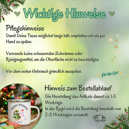 Personalisierte Emailletasse für Kinder mit Einhorn-Design: Die Weihnachtstasse zeigt ein rosa Einhorn, das einen Weihnachtsbaum dekoriert. Darüber der Schriftzug „Zauberhafte Weihnachten“, unten ein personalisierbarer Name. Ideal als Weihnachtsgeschenk für Mädchen, Einhorn-Fans und kleine Träumerinnen. Die Tasse ist aus robuster Emaille, leicht und perfekt für Kinderhände – geeignet für Kakao, Tee oder warmen Apfelsaft. Liebevoll gestaltet, personalisiert und ideal für die festliche Jahreszeit.