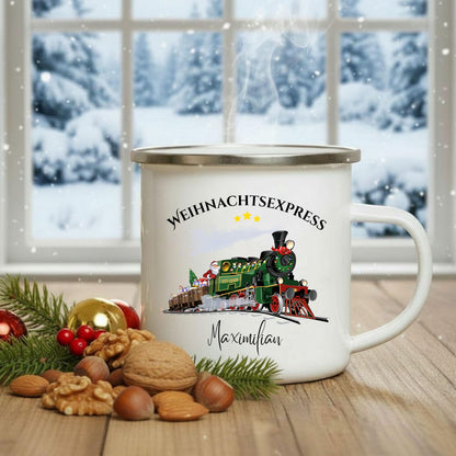 Personalisierte Kindertasse Weihnachten aus Emaille mit Weihnachtszug, Eisenbahn, Weihnachtsmann, Geschenk, Schneelandschaft und Name. Emailletasse personalisiert für Kinder, perfekt als Nikolausgeschenk, Wichtelgeschenk oder Geschenkidee für Weihnachten. Weihnachtsbecher Eisenbahn Motiv, Tasse mit Namen für Jungen und Mädchen. Ideal als Kinderbecher Weihnachten, langlebig, robust und leicht. Weihnachtsbecher mit Namen für Adventskalender oder Heiligabend. Emailletasse Weihnachtszug mit Namen