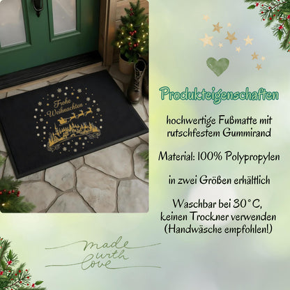 Dekorative Weihnachtsfußmatte mit Schriftzug „Frohe Weihnachten“ und klassischem Winterdorf-Motiv in Goldoptik – festliche Fußmatte Weihnachten für den Eingangsbereich. Die elegante Türmatte zeigt den Weihnachtsmann im Rentierschlitten über einem verschneiten Dorf, eingerahmt von Schneeflocken und Sternen. Ideal als Weihnachtsmatte, Fußmatte für Winterzeit, Geschenkidee für Nachbarn, Flur-Deko oder winterliches Willkommen an der Haustür – rutschfest, pflegeleicht und langlebig.