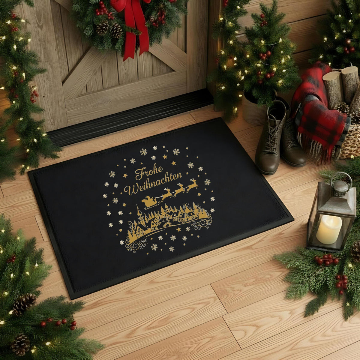 Dekorative Weihnachtsfußmatte mit Schriftzug „Frohe Weihnachten“ und klassischem Winterdorf-Motiv in Goldoptik – festliche Fußmatte Weihnachten für den Eingangsbereich. Die elegante Türmatte zeigt den Weihnachtsmann im Rentierschlitten über einem verschneiten Dorf, eingerahmt von Schneeflocken und Sternen. Ideal als Weihnachtsmatte, Fußmatte für Winterzeit, Geschenkidee für Nachbarn, Flur-Deko oder winterliches Willkommen an der Haustür – rutschfest, pflegeleicht und langlebig.