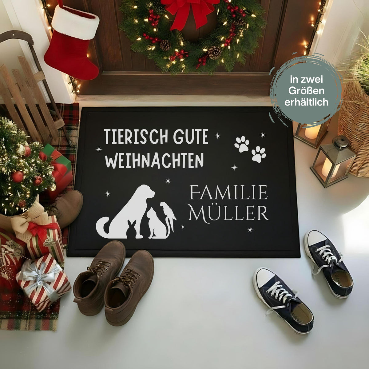 Personalisierte Weihnachtsfußmatte mit Tieren und Familiennamen. Türmatte mit dem Spruch „Tierisch gute Weihnachten“, Silhouetten von Hund, Katze, Kaninchen, Vogel und Pfoten. Festliche, witzige und dekorative Haustier-Fußmatte für Weihnachten. Perfekt als Geschenkidee für Tierfreunde, Familien mit Haustieren oder als personalisierte Deko im Eingangsbereich. Rutschfeste, wetterfeste Türmatte mit Wunschname – ideal für Wohnungen, Häuser & überdachte Außenbereiche.