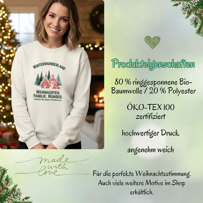 Weihnachtspullover mit nostalgischem Winterdorf, verschneiten Tannen & rotem Haus – ideal für Damen, die Familie, Weihnachten und Wunder lieben. Der gemütliche Winterpullover mit dem Schriftzug "Weihnachten. Familie. Wunder." ist perfekt als Geschenk für Frauen, Mütter oder Kolleginnen. Warm, kuschelig & festlich – dein ideales Outfit für die Weihnachtszeit, Wichtelgeschenk, Familienfeier oder festliche Fotos. Pullover für Damen zu Weihnachten mit Winterzauber, Schneeflocken & Nostalgi