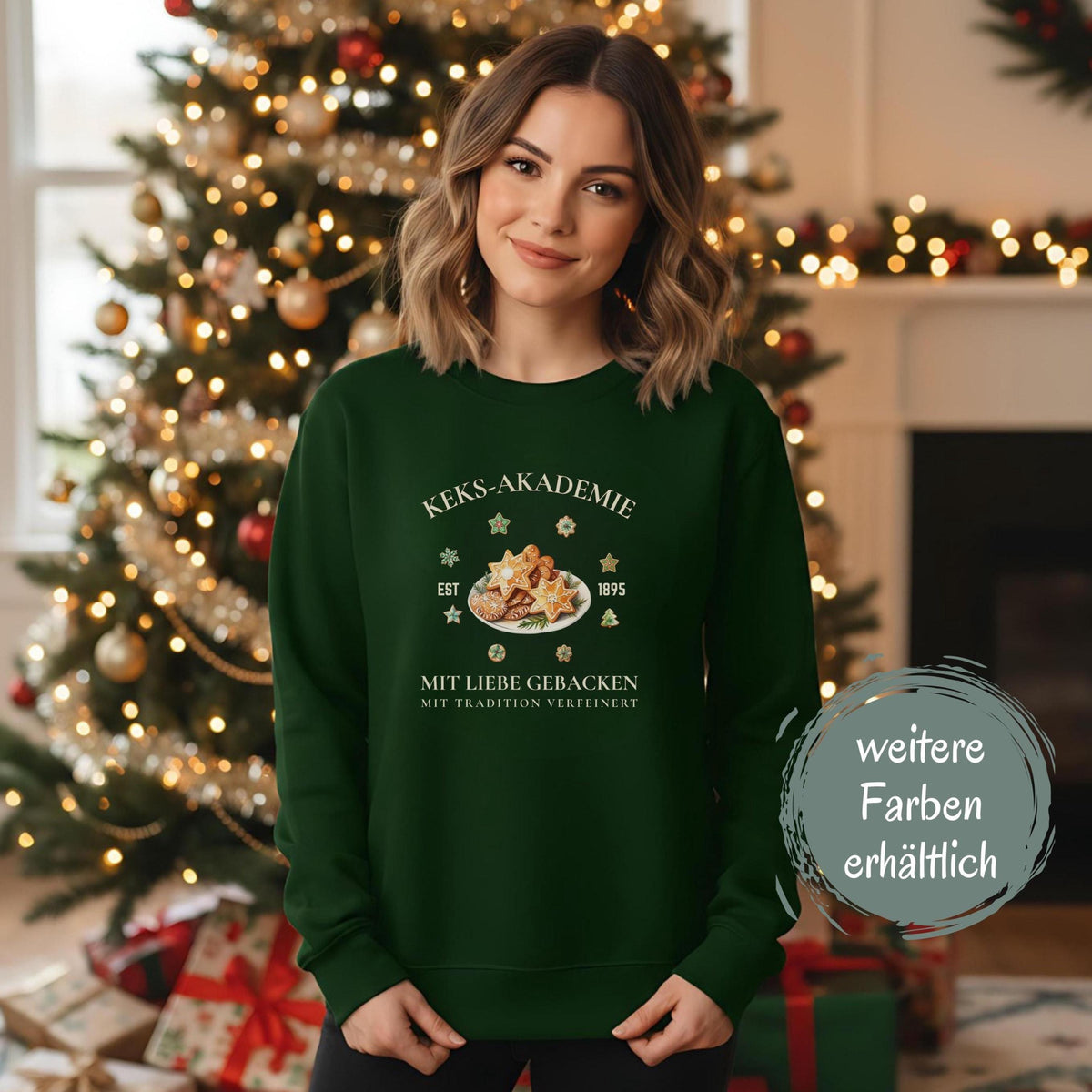 Lustiger Weihnachtspullover mit Plätzchenmotiv und der Aufschrift „Keks-Akademie – Mit Liebe gebacken, mit Tradition verfeinert“. Perfekt für Damen und Herren als Winterpullover für Weihnachten, Advent, Nikolaus oder Weihnachtsmarkt. Tolles Geschenk für Frauen, Männer, Kolleginnen oder als Wichtelgeschenk. Der Sweater vereint Weihnachtsfreude, Humor und Nostalgie – ideal für Plätzchenliebhaber, Familienfotos, Bäcker und winterliche Outfits voller Zimtduft und Herz.