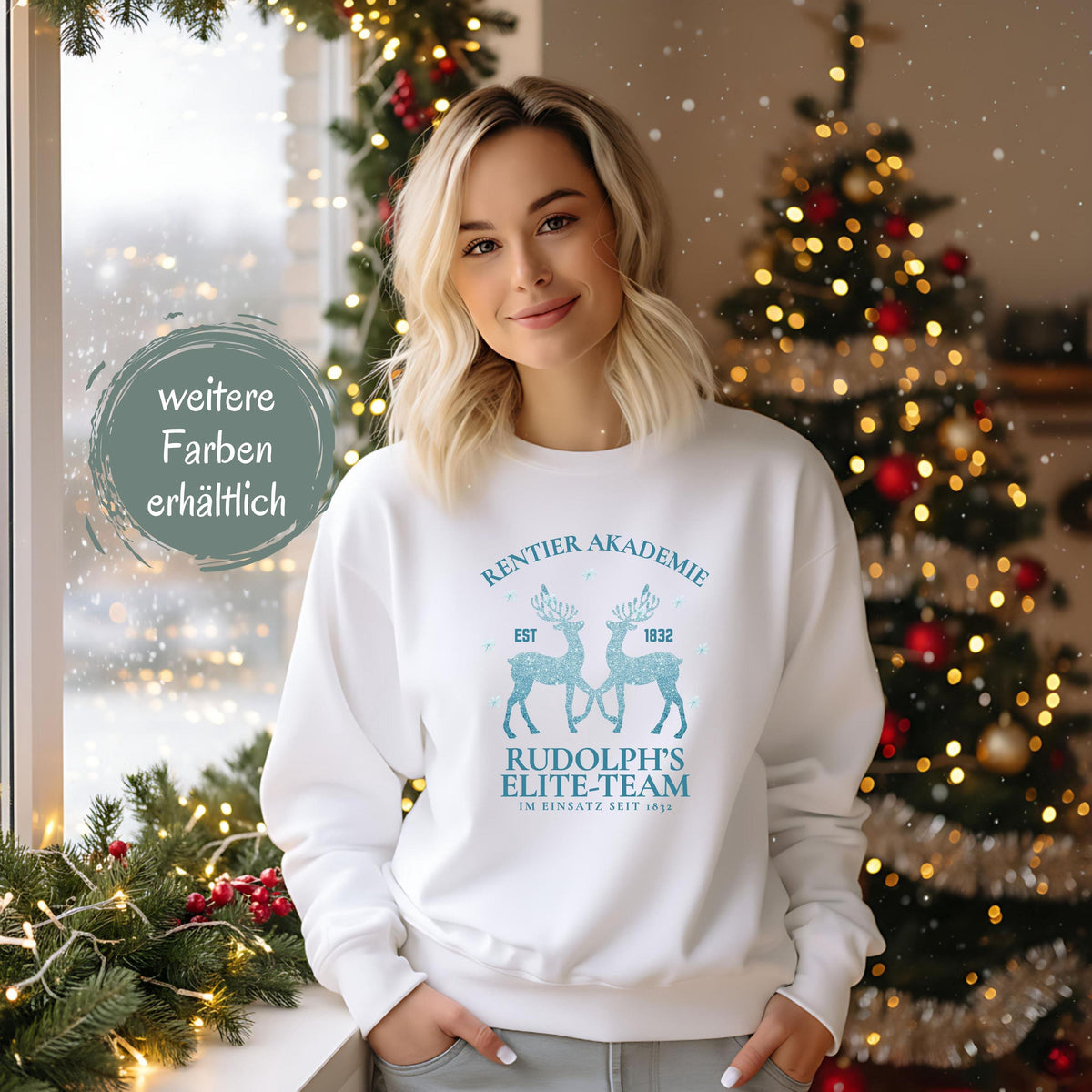 Weihnachtspullover „Rentier Akademie – Rudolph’s Elite-Team“ für Damen & Herren mit humorvollem Rentier-Motiv und Schneeflocken. Perfekter Winterpullover als Geschenkidee für Frauen und Männer, ideal für Nikolaus, Weihnachtsmarkt, Advent & Weihnachtsfeier. Witziges Weihnachtsoutfit mit Rentieren, festlich & gemütlich – ein weihnachtliches Statement-Stück für Familie, Partnerlook, Wichtelrunden oder den festlichen Abend. Für Fans von Rudolph, Rentiere & Christmas Spirit!