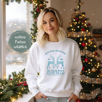 Weihnachtspullover „Rentier Akademie – Rudolph’s Elite-Team“ für Damen & Herren mit humorvollem Rentier-Motiv und Schneeflocken. Perfekter Winterpullover als Geschenkidee für Frauen und Männer, ideal für Nikolaus, Weihnachtsmarkt, Advent & Weihnachtsfeier. Witziges Weihnachtsoutfit mit Rentieren, festlich & gemütlich – ein weihnachtliches Statement-Stück für Familie, Partnerlook, Wichtelrunden oder den festlichen Abend. Für Fans von Rudolph, Rentiere & Christmas Spirit!
