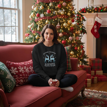 Weihnachtspullover „Rentier Akademie – Rudolph’s Elite-Team“ für Damen & Herren mit humorvollem Rentier-Motiv und Schneeflocken. Perfekter Winterpullover als Geschenkidee für Frauen und Männer, ideal für Nikolaus, Weihnachtsmarkt, Advent & Weihnachtsfeier. Witziges Weihnachtsoutfit mit Rentieren, festlich & gemütlich – ein weihnachtliches Statement-Stück für Familie, Partnerlook, Wichtelrunden oder den festlichen Abend. Für Fans von Rudolph, Rentiere & Christmas Spirit!