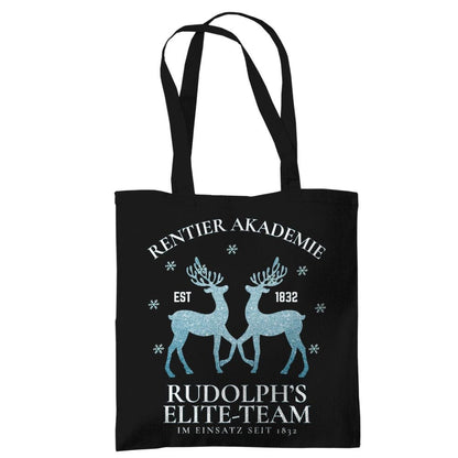 Weihnachtliche Stofftasche mit Rentier-Motiv „Rentier Akademie – Rudolph’s Elite-Team“ im Vintage-Stil. Ideale Baumwolltasche für Weihnachten, Einkäufe, Geschenke oder als nachhaltiger Jutebeutel. Perfekt als Geschenkidee oder als wiederverwendbare Geschenktasche mit Weihnachtsdesign. Waschbar, langlebig, mit langen Henkeln – als Weihnachtsgeschenktasche, Stoffbeutel oder Einkaufstasche nutzbar. Ideal für Damen, Herren oder Kinder zur Weihnachtszeit. Farben: Natur, Blau, Schwarz.