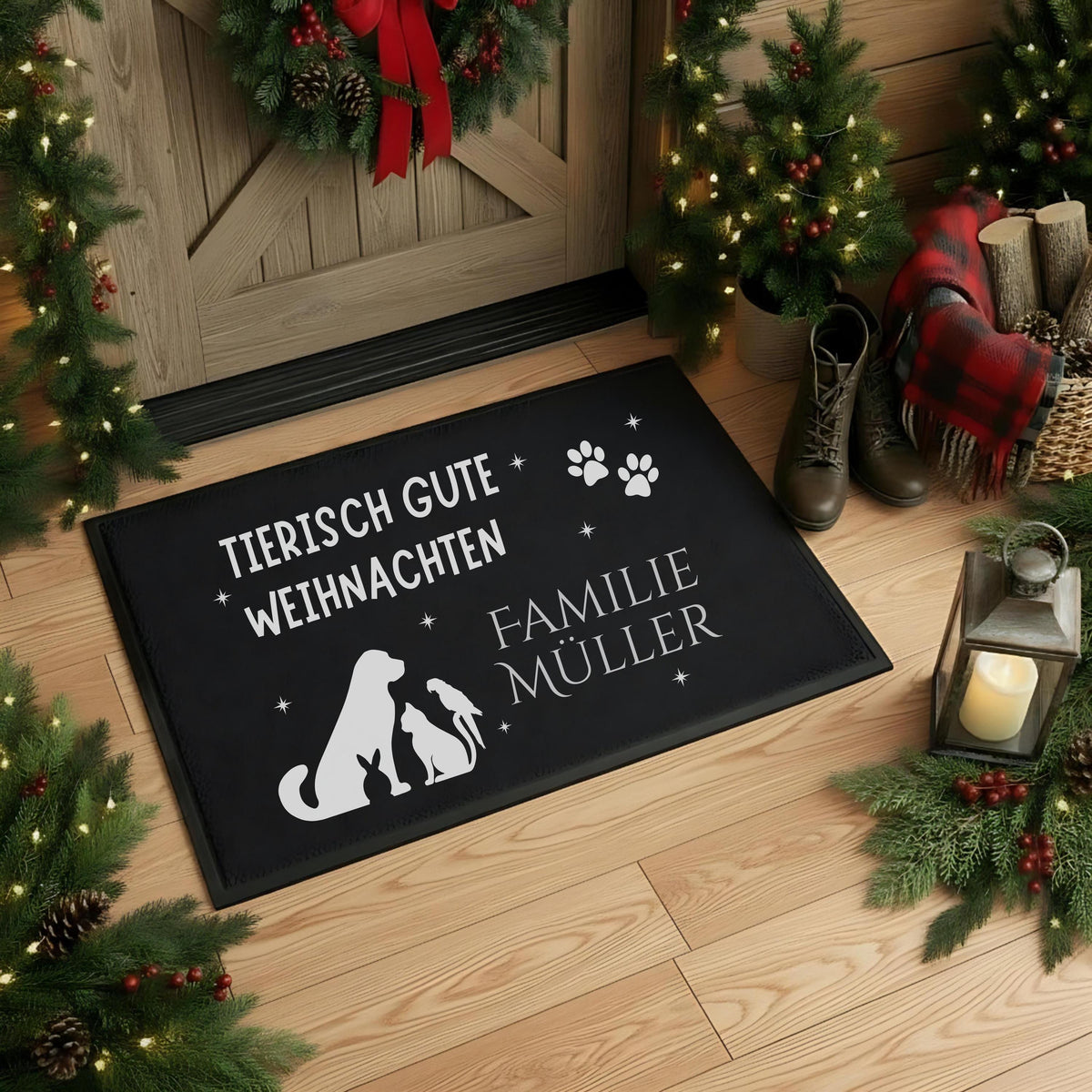 Personalisierte Weihnachtsfußmatte mit Tieren und Familiennamen. Türmatte mit dem Spruch „Tierisch gute Weihnachten“, Silhouetten von Hund, Katze, Kaninchen, Vogel und Pfoten. Festliche, witzige und dekorative Haustier-Fußmatte für Weihnachten. Perfekt als Geschenkidee für Tierfreunde, Familien mit Haustieren oder als personalisierte Deko im Eingangsbereich. Rutschfeste, wetterfeste Türmatte mit Wunschname – ideal für Wohnungen, Häuser & überdachte Außenbereiche.