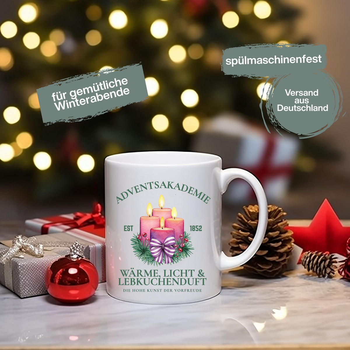 Weihnachtstasse mit Kerzen und Spruch „Wärme, Licht & Lebkuchenduft“ – festliches Motiv mit Tannenzweigen & Schleife. Perfekt als Adventstasse für Kaffee, Tee oder Kakao, Geschenkidee zu Weihnachten für Familie, Freunde oder Kollegen. Hochwertige Keramiktasse, spülmaschinengeeignet & mikrowellenfest. Ideal als Nikolausgeschenk, Wichtelgeschenk oder kleine Aufmerksamkeit in der Adventszeit. Weihnachtsbecher mit klassischem Design für gemütliche Wintertage, Glühweinabende und festliche Stimmung