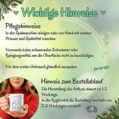 Lustige Weihnachtstasse mit Rentier-Motiv „Rentier Akademie – Rudolph’s Elite-Team“ in winterlichem Design. Geschenkidee für Weihnachten, ideal für Familie, Freunde, Kollegen. Perfekt für Kaffee, Tee, Glühwein oder heiße Schokolade. Spülmaschinenfest, mikrowellengeeignet & beidseitig bedruckt. Winterbecher mit Schneeflocken & Rentieren – ideal als Wichtelgeschenk, Weihnachtsgeschenk, Nikolausüberraschung oder fürs Büro. Hochwertiger Druck, nachhaltige Produktion in Deutschland. Weihnachtstasse